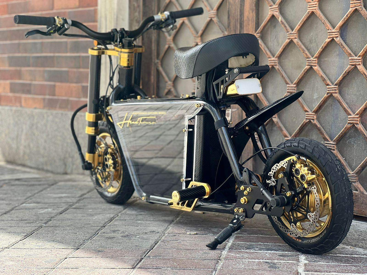 Head Turner Dubai Rhino